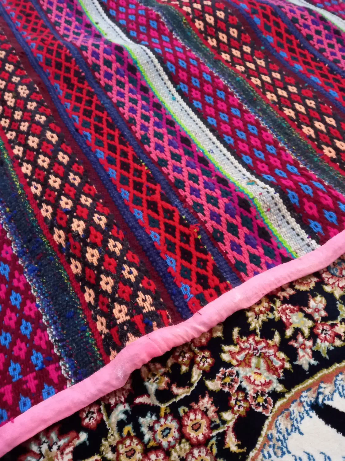 یک عدد پالاز نو|گلیم، جاجیم، گبه|مشگین شهر, |دیوار