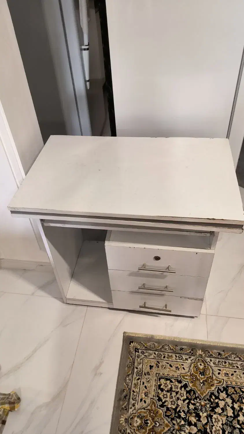 ۲ عدد میر اداری برای کامپیوتر|میز تحریر و کامپیوتر|نور, |دیوار