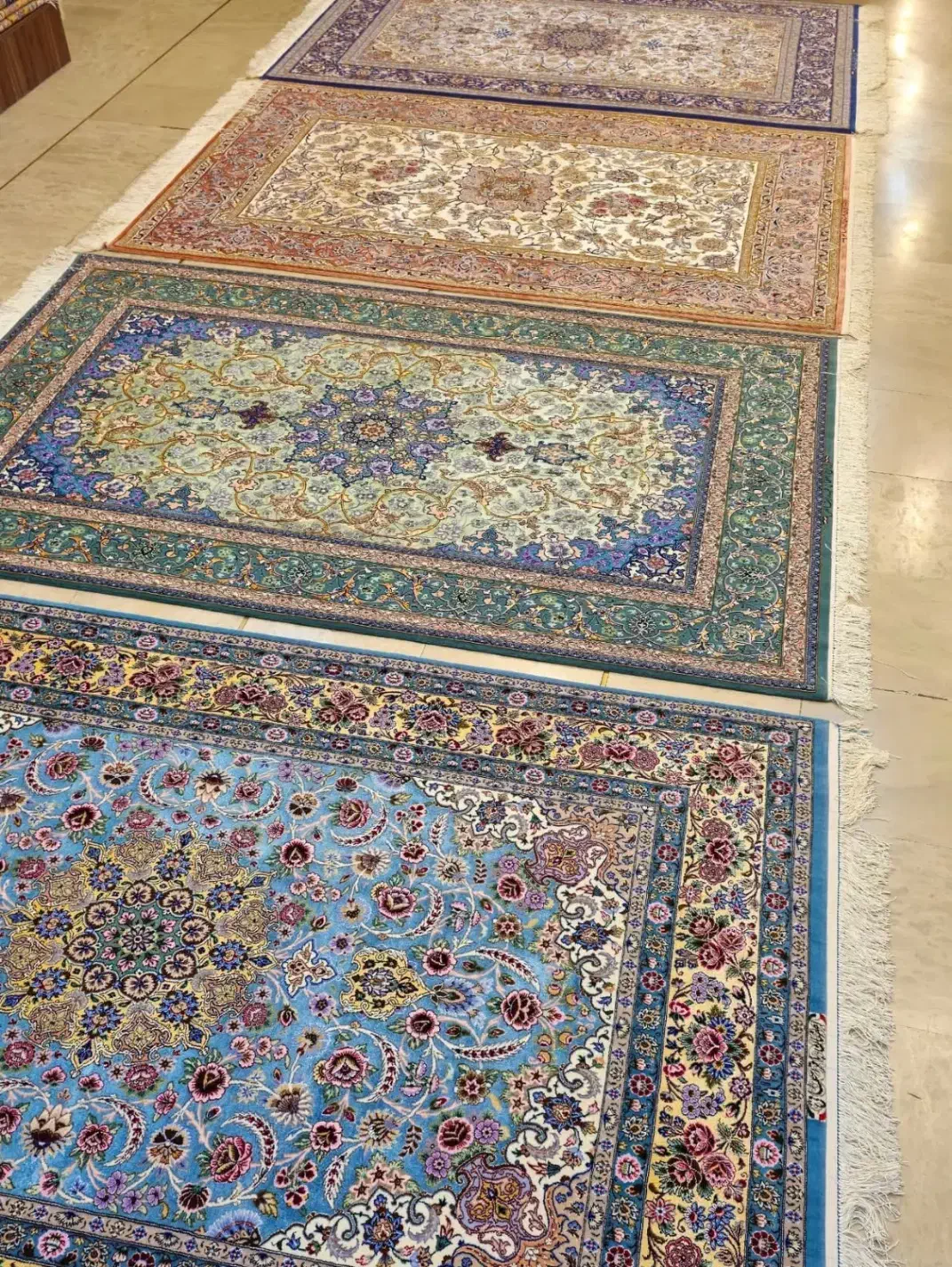 فرش تعداد ۳۰۰عدد فرش بصورت تکی و دوتایی کد 890|فرش|شیراز, عادل آباد|دیوار