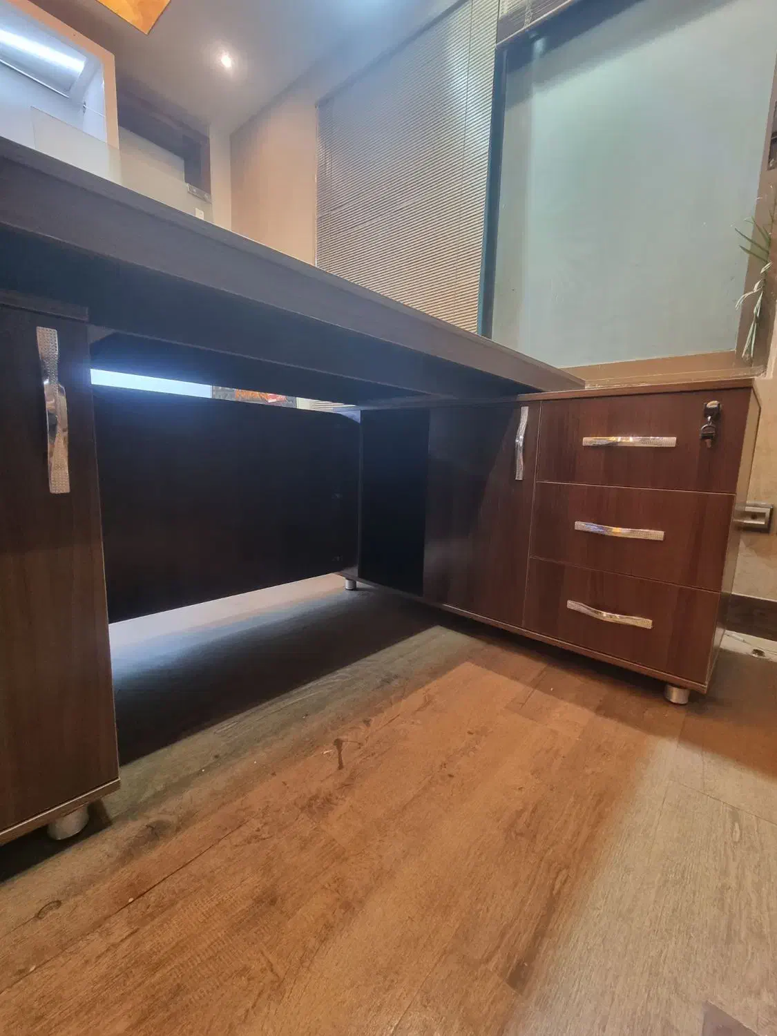 میز و صندلی مدیریت|مبلمان اداری|اصفهان, آبشار|دیوار