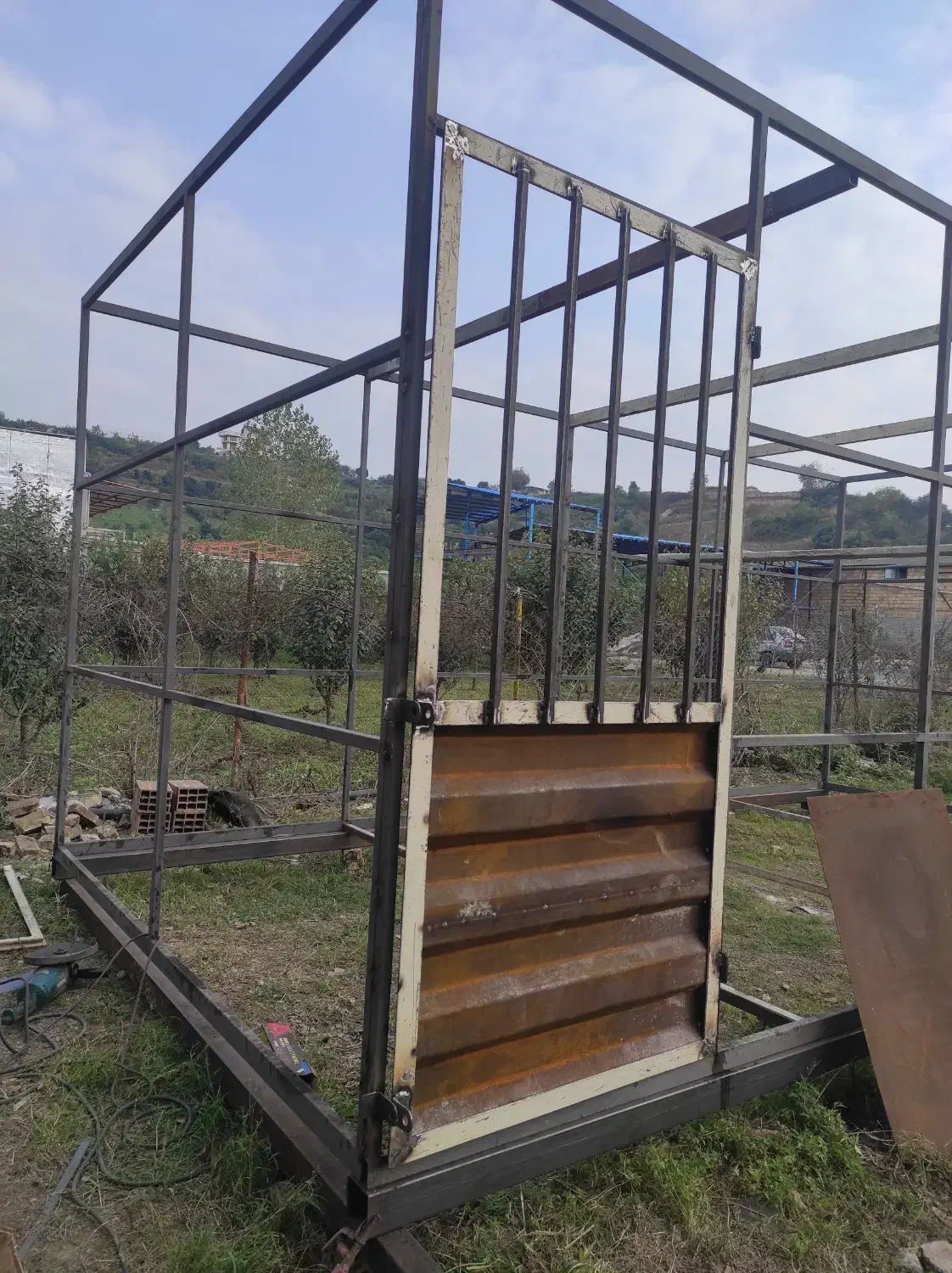 جوشکاری ساخت انواع سازه فلزی و تخریب|خدمات پیشه و مهارت|ساری, |دیوار