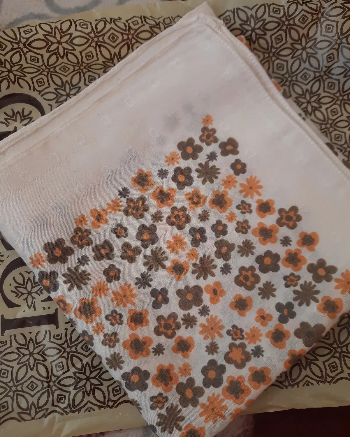 مینی اسکارف|لباس|شیراز, شهرک گلدشت حافظ‎|دیوار