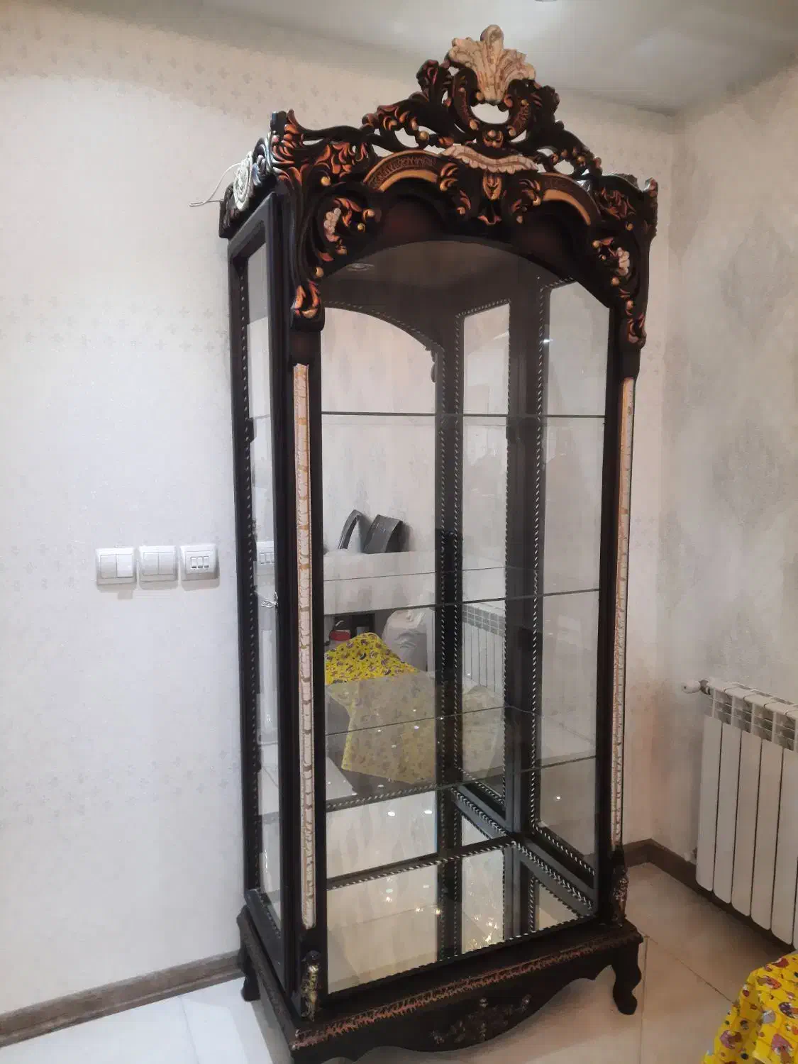 بوفه چوبی بسیار زیبا|بوفه، ویترین، کنسول|تهران, دریان‌نو|دیوار