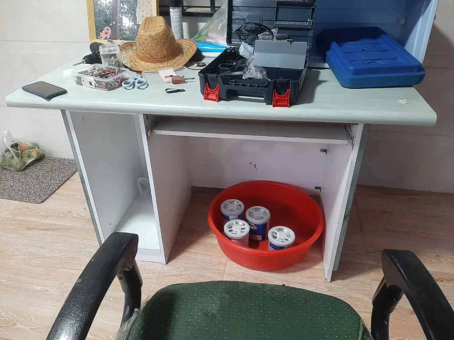 میز و صندلی چرخدار کامپیوتر و تحریر محکم و سنگین|میز تحریر و کامپیوتر|بندر انزلی, چهارفریضه|دیوار