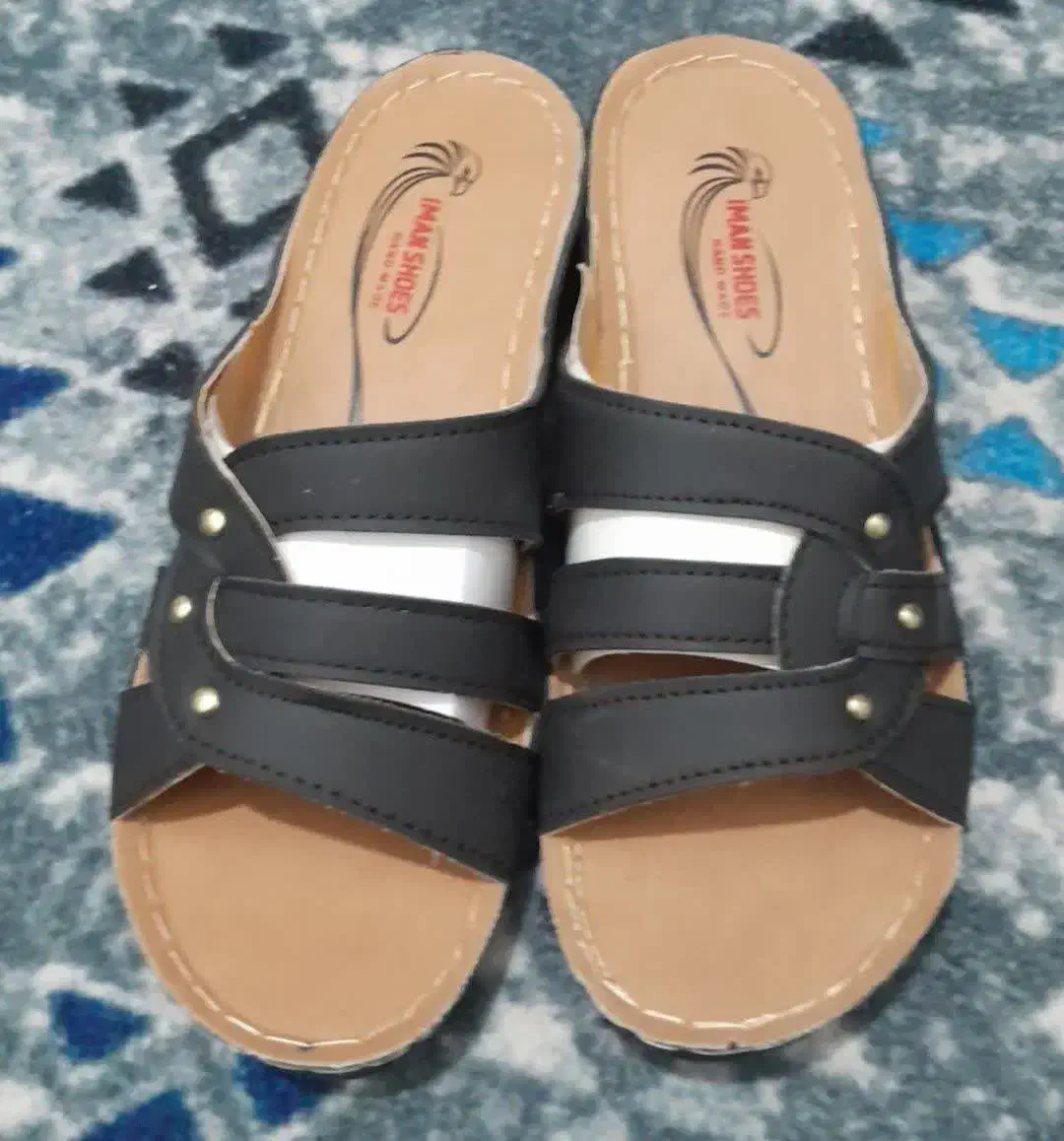 دمپایی زنانه|کیف، کفش، کمربند|قم, قلعه کامکار|دیوار