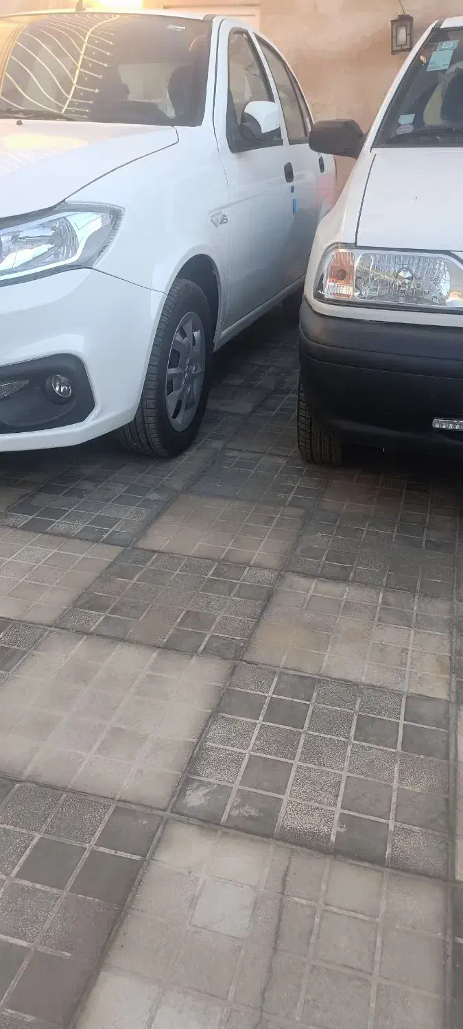 ساینا .کوییک ۱۴۰۴ خشک روز|خودرو سواری و وانت|همدان, |دیوار