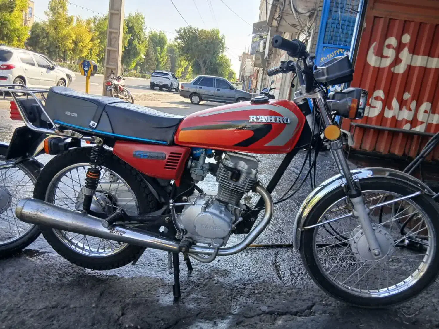 موتور رهرو|موتورسیکلت|قم, قلعه کامکار|دیوار