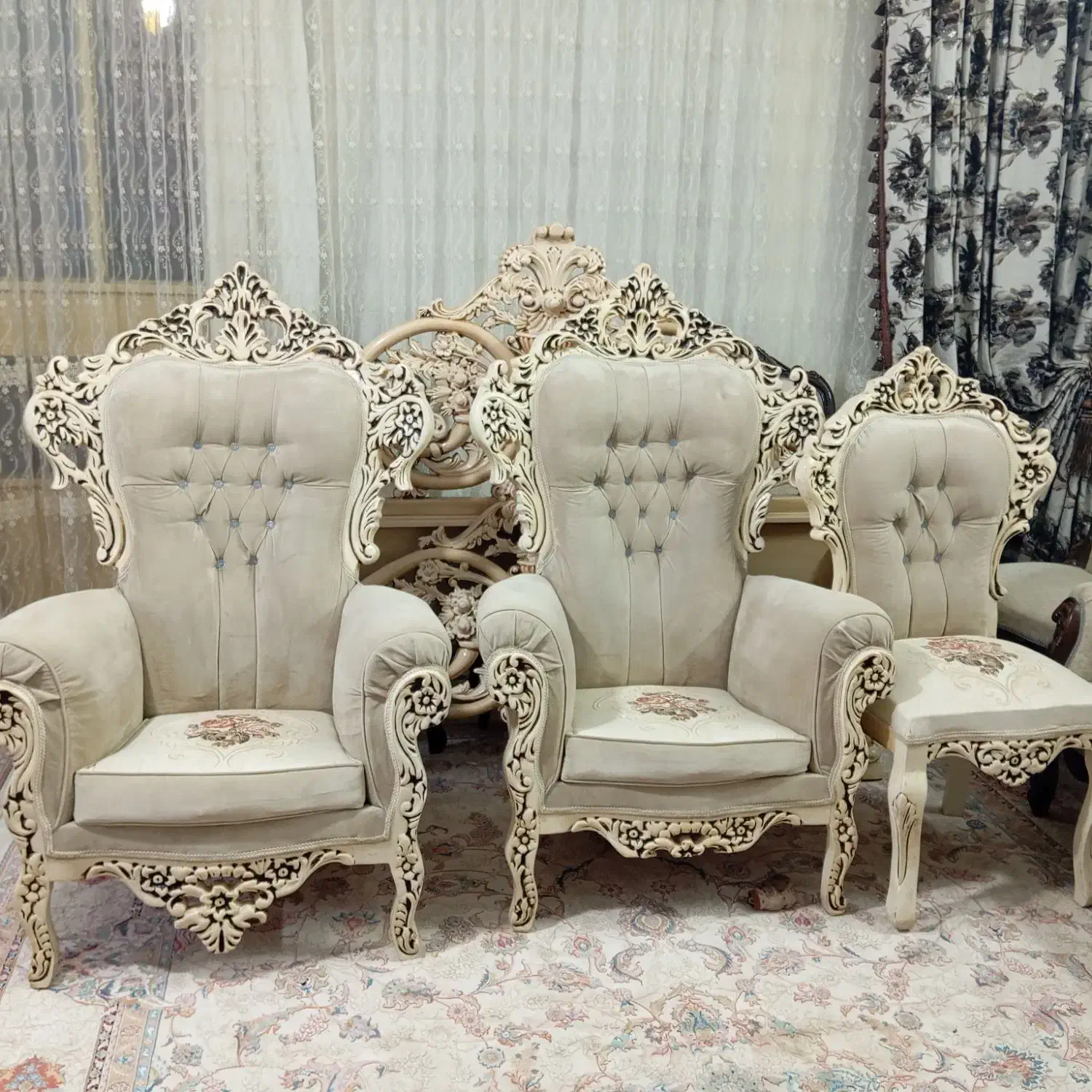 مبل سلطنتی 9نفره در حد نو|مبلمان خانگی و میز عسلی|نیشابور, شریعتی|دیوار