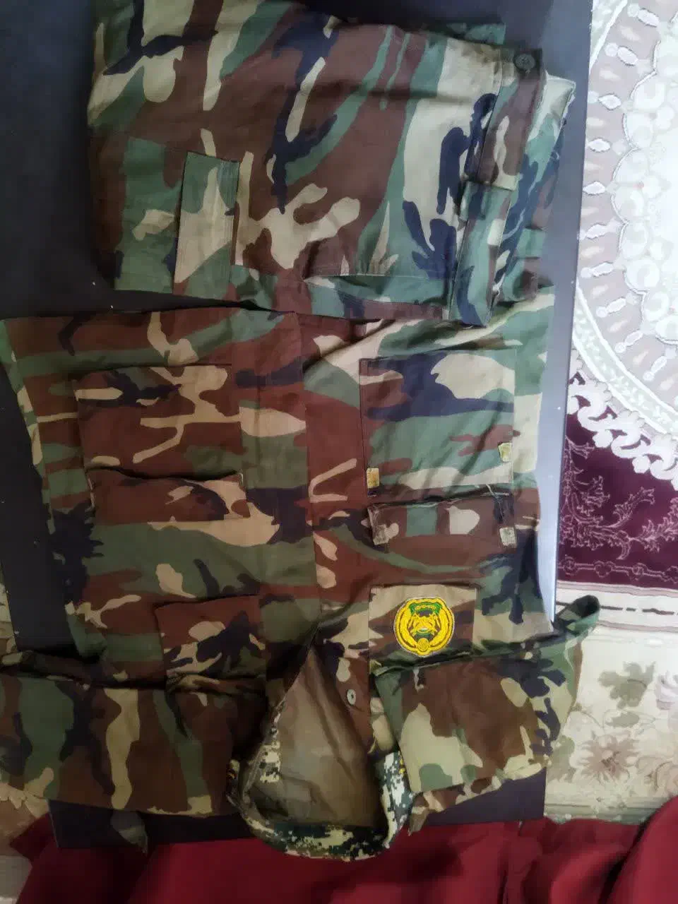 لباس چریکی یا جنگلی نظامی با لباس فصل.معاوضه دارن|لباس|رباط‌کریم, رباط‌کریم|دیوار