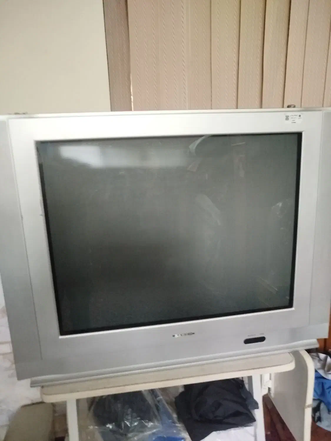 تلویزیون صفحه تخت بزرگ 60وچرخ گوشت|تلویزیون و پروژکتور|نجفآباد, فاز ۱ شهرک آزادگان|دیوار