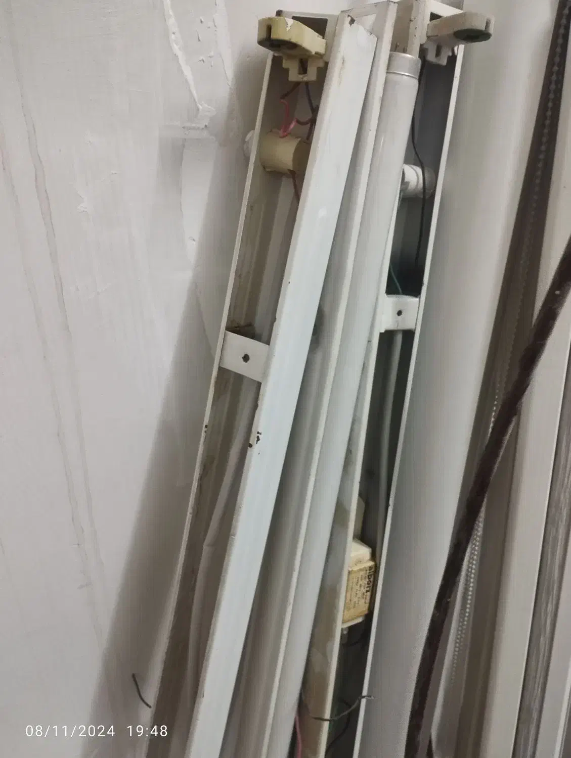 مهتابی|لامپ و چراغ|قم, شهید صیاد شیرازی|دیوار