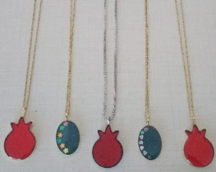 گردنبند رزین و گل‌ربانی بهترین هدیه برای روز مادر|زیورآلات و اکسسوری|اصفهان, قهجاورستان|دیوار