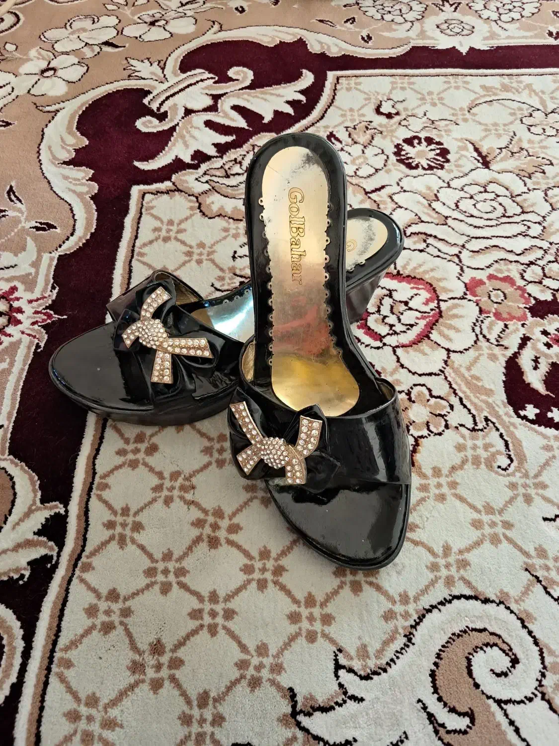 صندل|کیف، کفش، کمربند|مسجد سلیمان, |دیوار