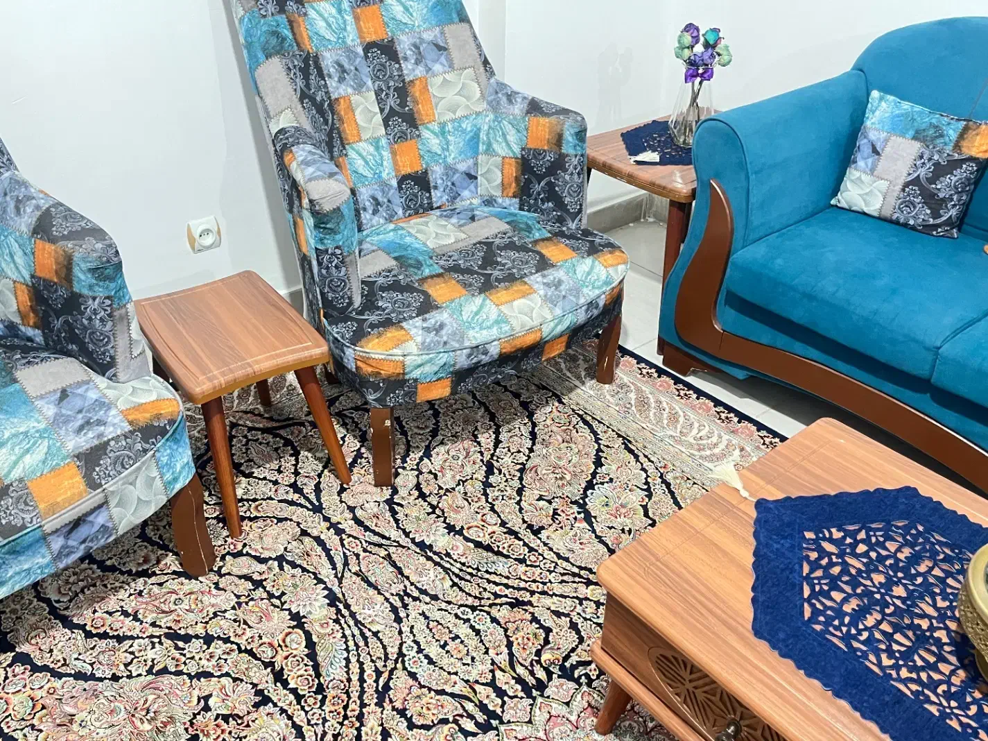 مبل و جلو مبلی به همراه رومیزی|مبلمان خانگی و میز عسلی|کرمانشاه, |دیوار