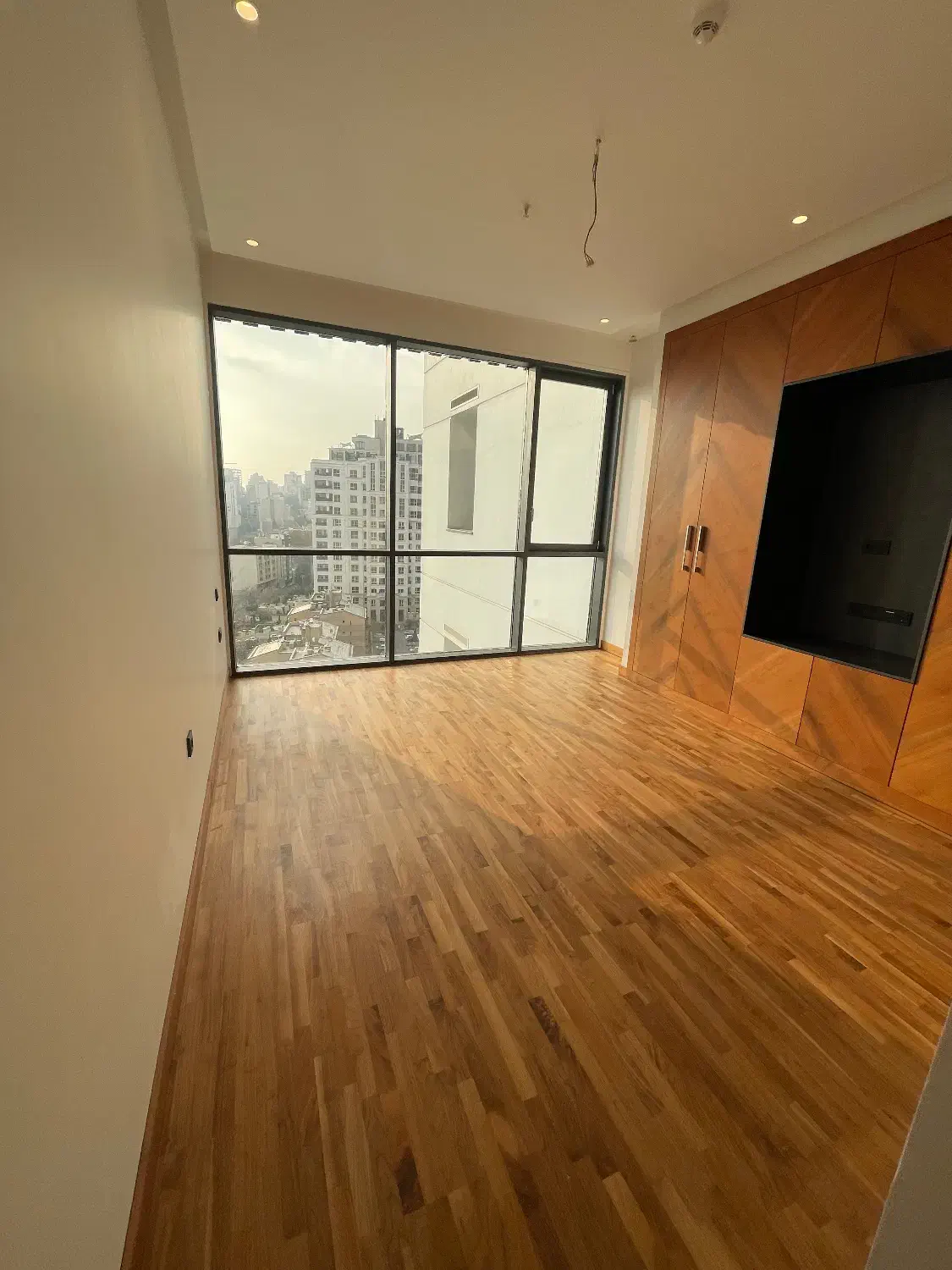 زعفرانیه تندیس زنبق-۳۲۰ متر دید ابدی سعداباد