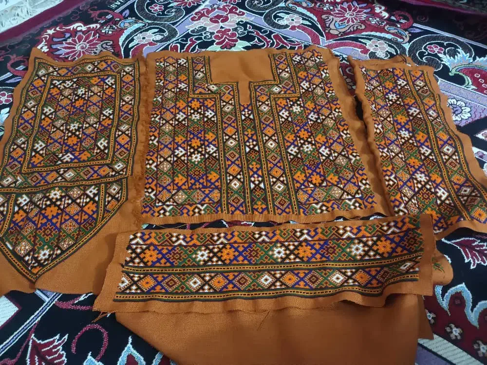 زیح آستین سنتی زیبا|لباس|مهرستان, |دیوار