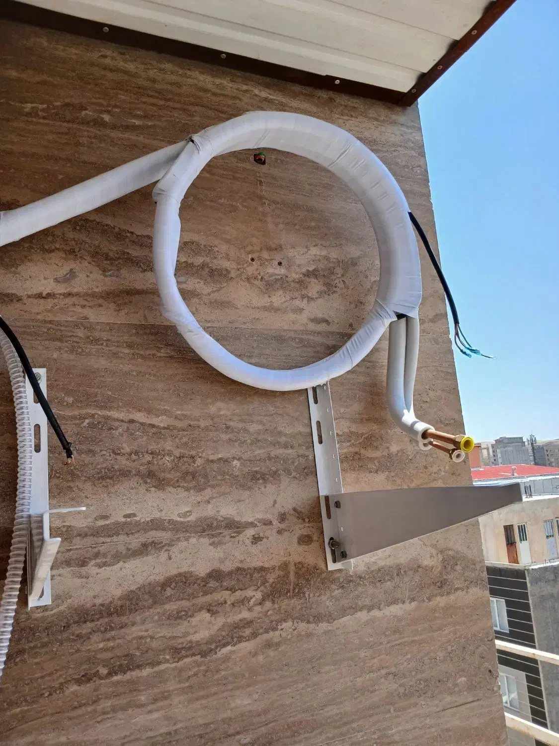 نصب و جابجایی کولر گازی .برق کاری لوله کشی|خدمات پیشه و مهارت|ارومیه, |دیوار