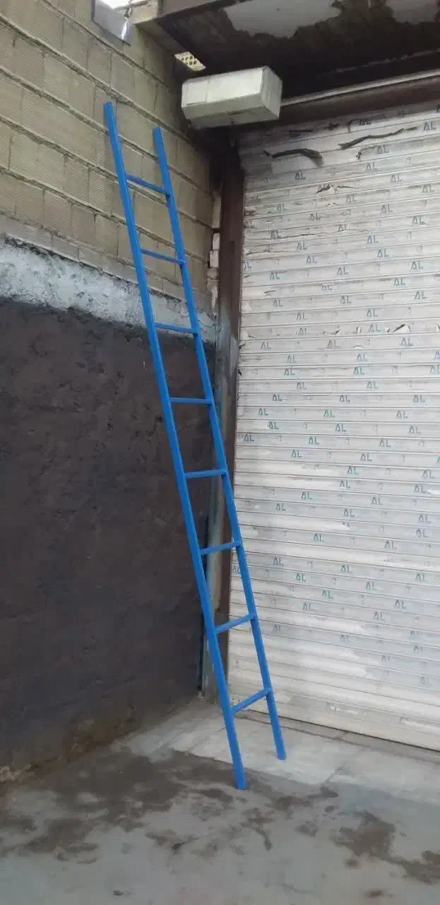 نردبان .|ابزارآلات|نسیم‌شهر, |دیوار