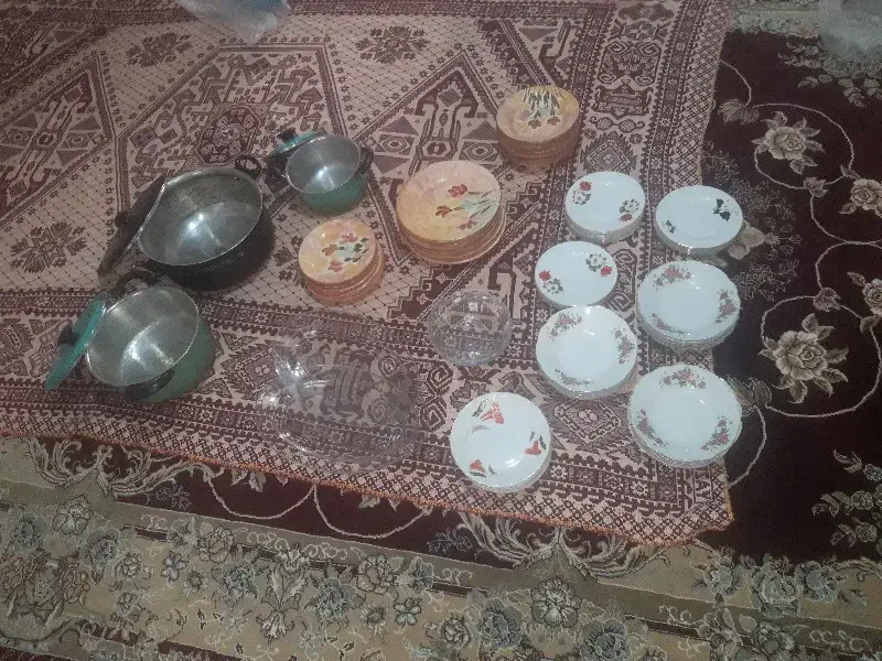 تعدادی بشقاب پیش دستی قابلمه زیر قیمت کاملا سالم|ظروف پخت‌وپز|همدان, |دیوار