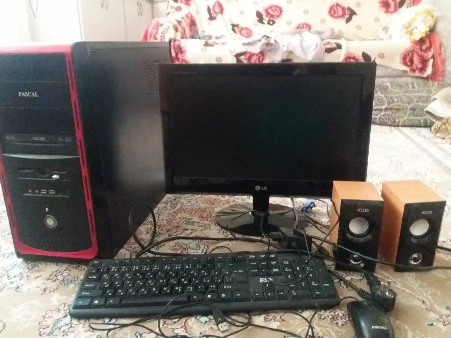 یک دستگاه کامپیوتر|رایانه رومیزی|مشهد, عبادی|دیوار