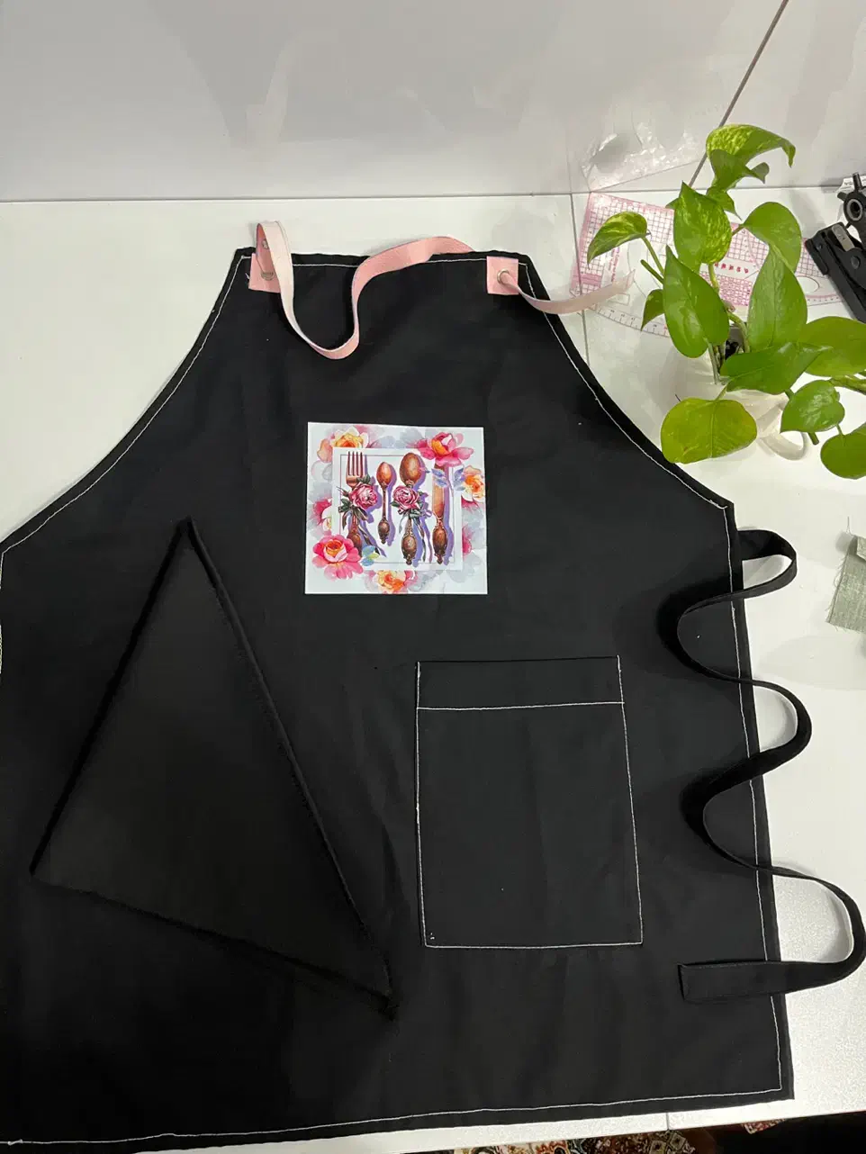 پیشبند ودستمال سر|سفره، حوله، دستمال آشپزخانه|اندیشه, اندیشه فاز ۳|دیوار