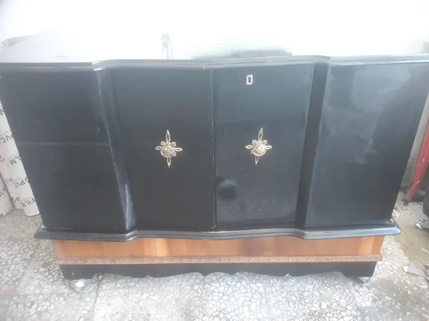 تلوزیون قدیمی|کلکسیون اشیاء عتیقه|اصفهان, ملک‌شهر|دیوار