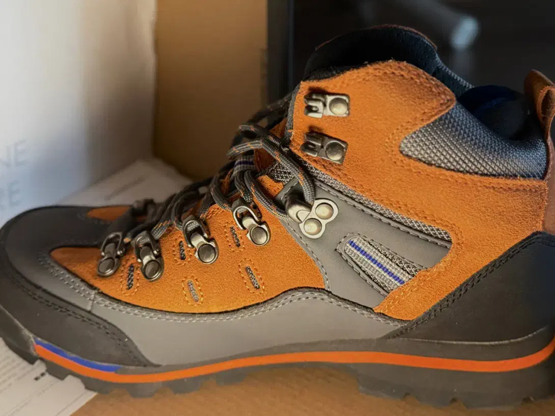 کفش کوه نوردی اورجینال HUMTTO|کیف، کفش، کمربند|رشت, استقامت ۱|دیوار