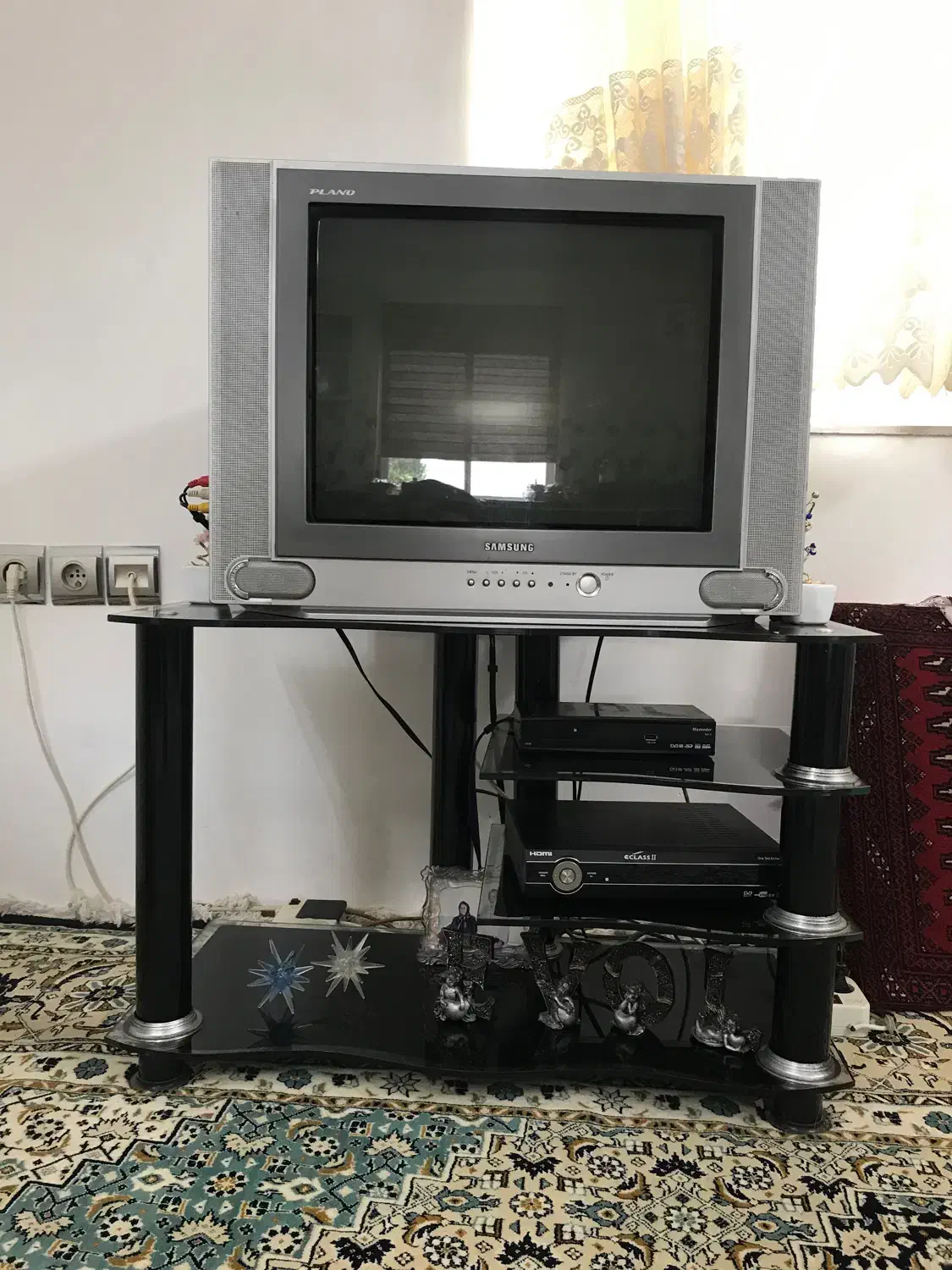 تلویزیون ۲۱ اینچ و دیجیتال و میز تلویزیون|تلویزیون و پروژکتور|بابل, |دیوار