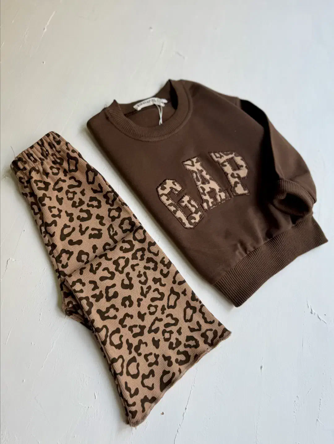 دورس گپ پلنگی|لباس|داراب, |دیوار