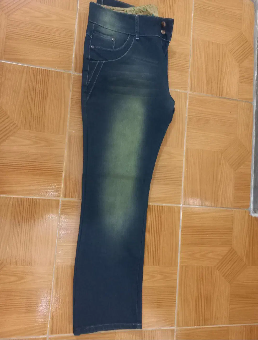 شلوار جین و مازراتی وشال|لباس|بندر انزلی, معلم|دیوار