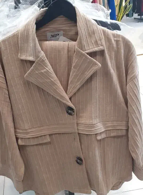 ست کبریتی مخمل|لباس|کاشان, پا نخل|دیوار