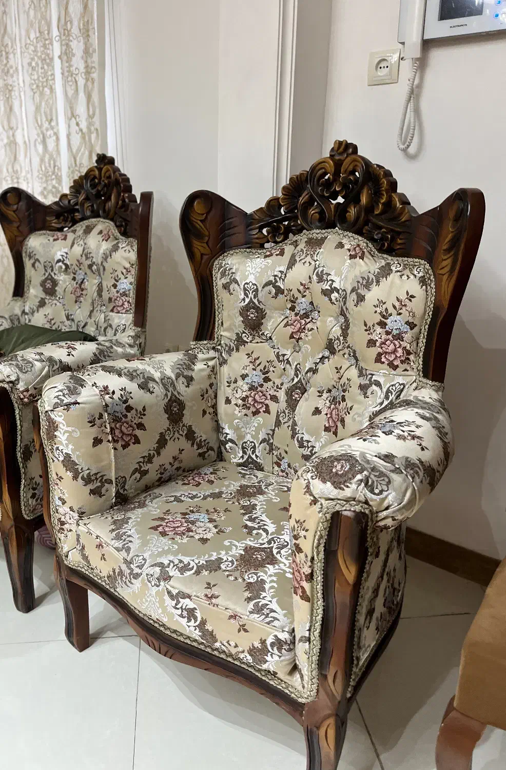 یک دست مبل سلطنتی ۹نفره|مبلمان خانگی و میز عسلی|رشت, جهاد|دیوار