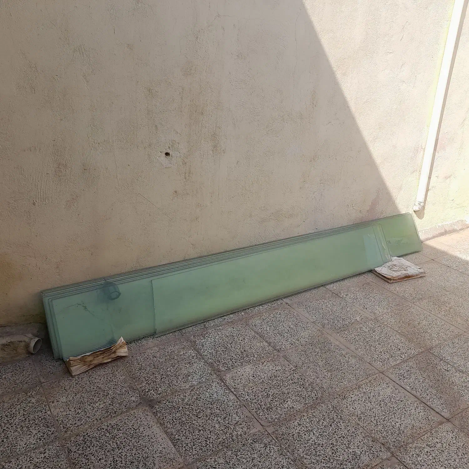 فروش شیشه های قفسه به قیمت مناسب|کتابخانه، شلف، قفسه‌های دیواری|دزفول, |دیوار