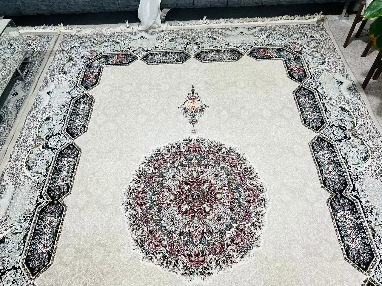 دو عدد فرش 1200شونه طوسی روشن|فرش|آبادان, |دیوار