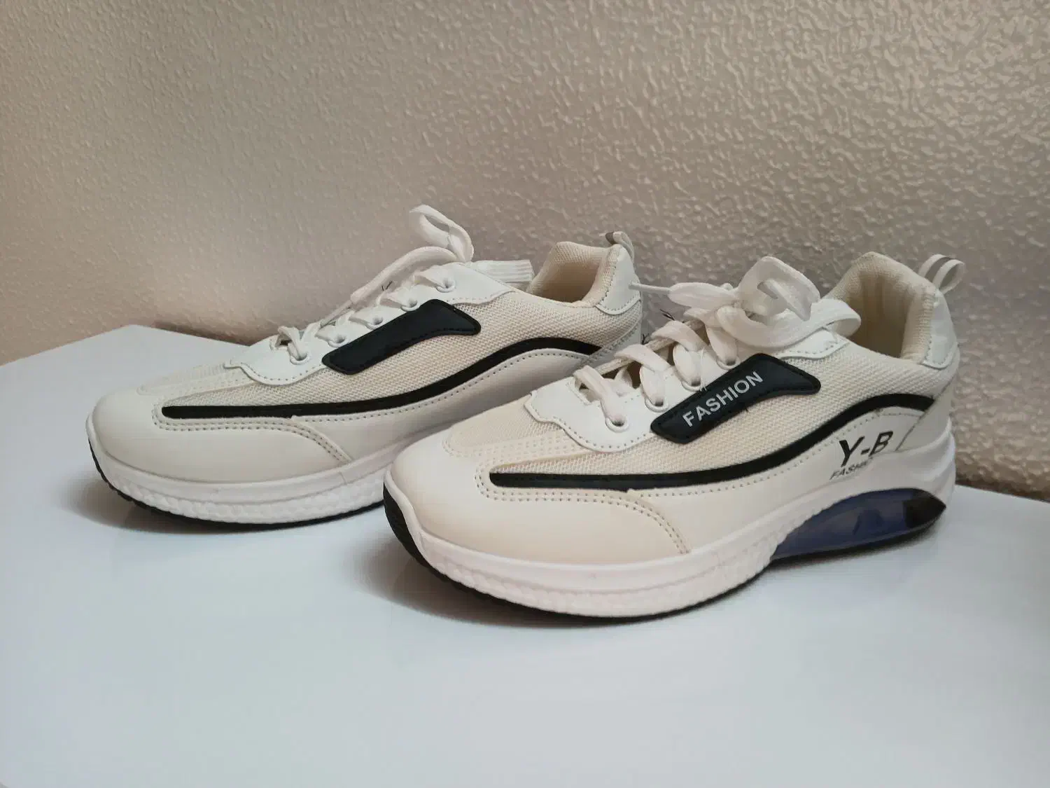 دوعدد کفش اسپرت خارجی|کیف، کفش، کمربند|شاهینشهر, عطار|دیوار