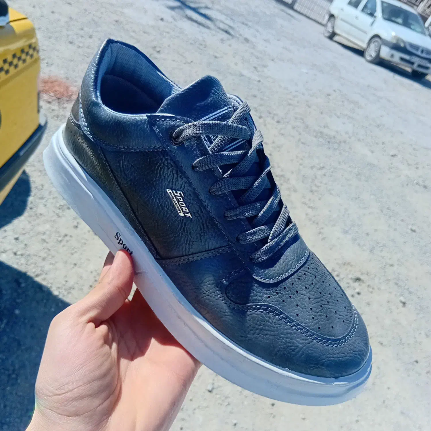 کفش|کیف، کفش، کمربند|نقده, |دیوار