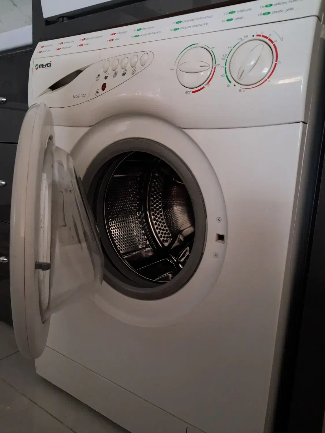 ماشین لباسشویی|ماشین لباسشویی و خشککن لباس|فولادشهر, A4|دیوار