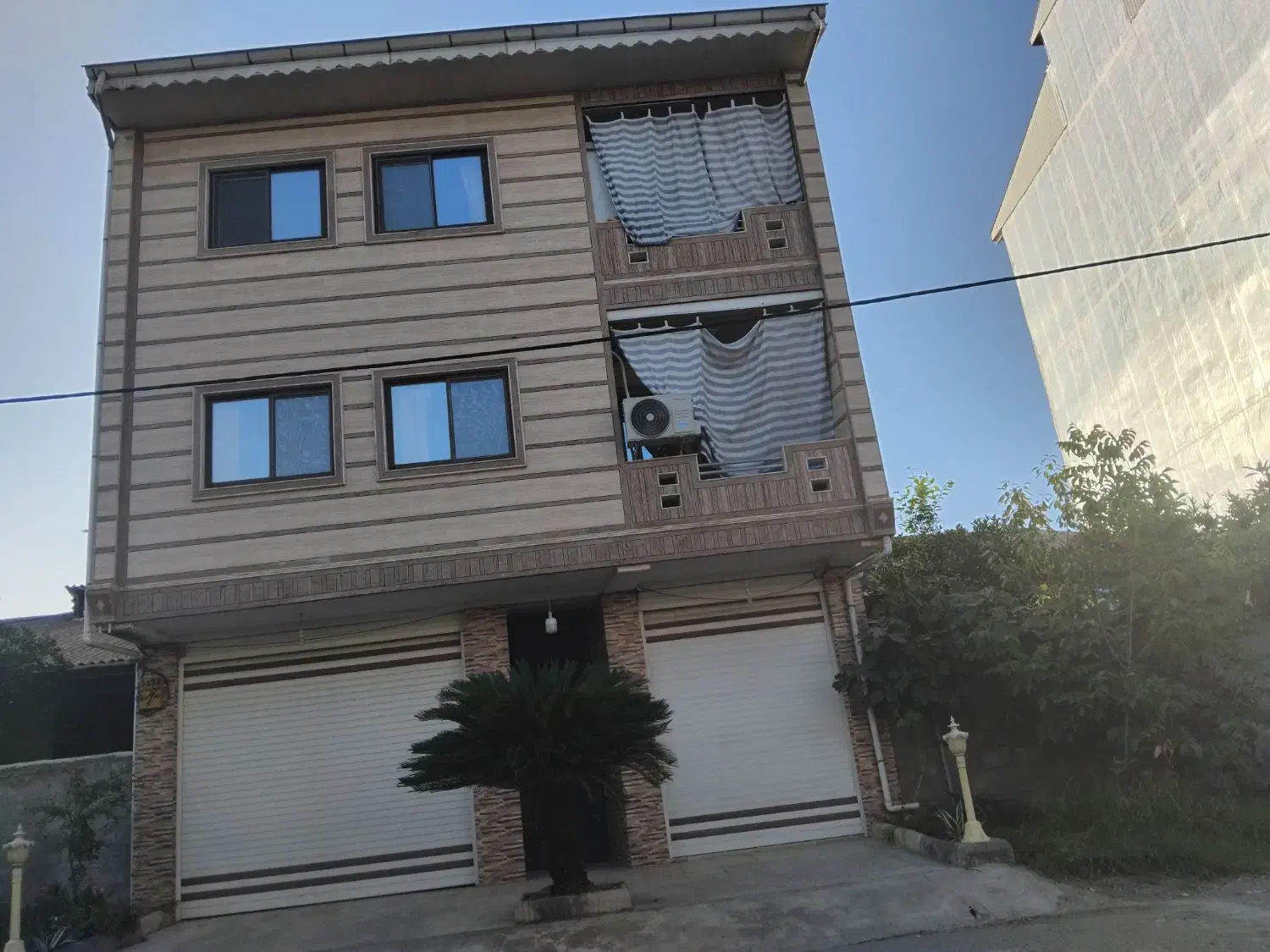 آپارتمان دو طبقه با مغازه یکجا فروش|فروش آپارتمان|رضوانشهر, |دیوار