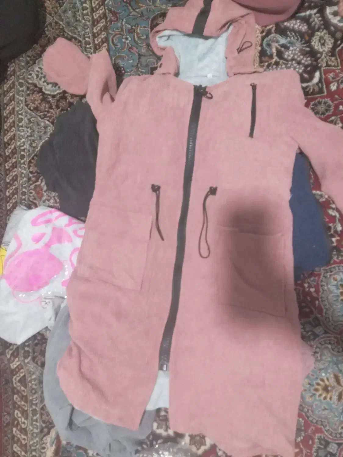 مانتو در سایزهای ورنگ بندی به علت جمع کردن مغازه|لباس|بیجار, |دیوار