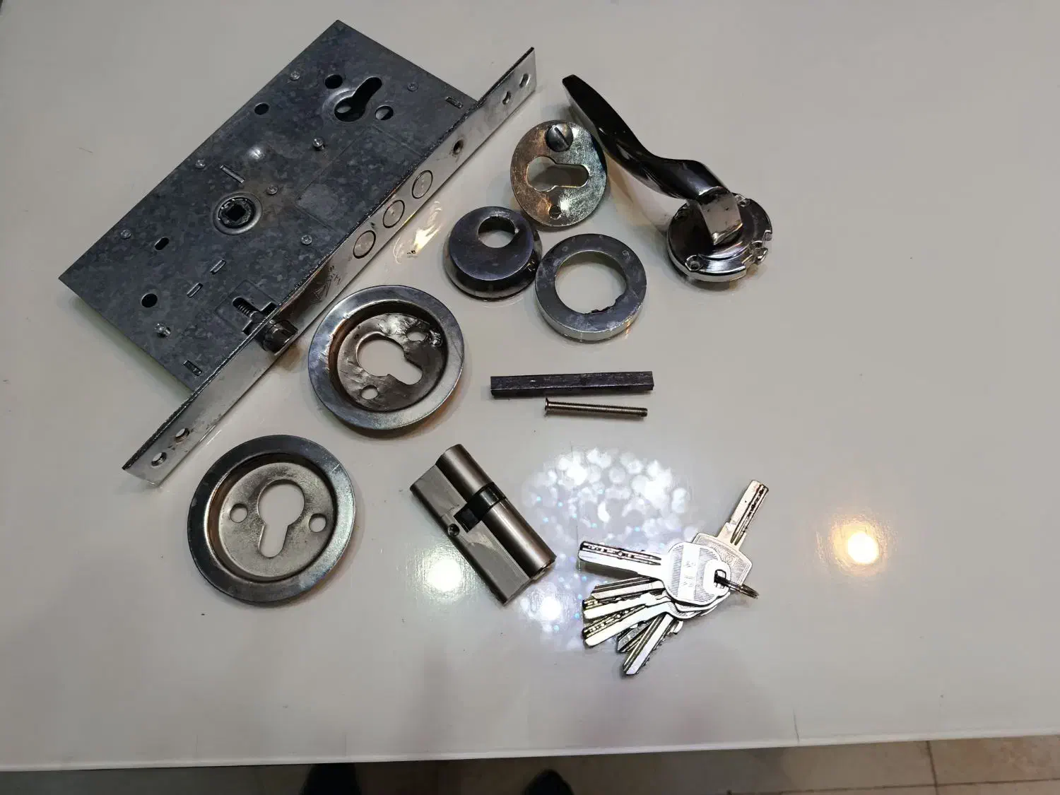 قفل ومغذی درب|مصالح و تجهیزات ساختمان|اصفهان, سرشبادران|دیوار