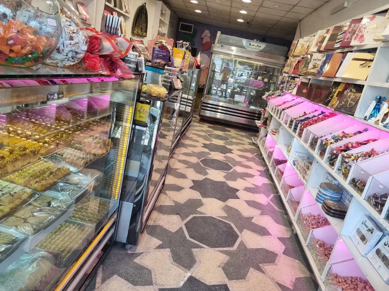 فروشنده قنادی|استخدام خدمات فروشگاه و رستوران|مشهد, دانشجو|دیوار