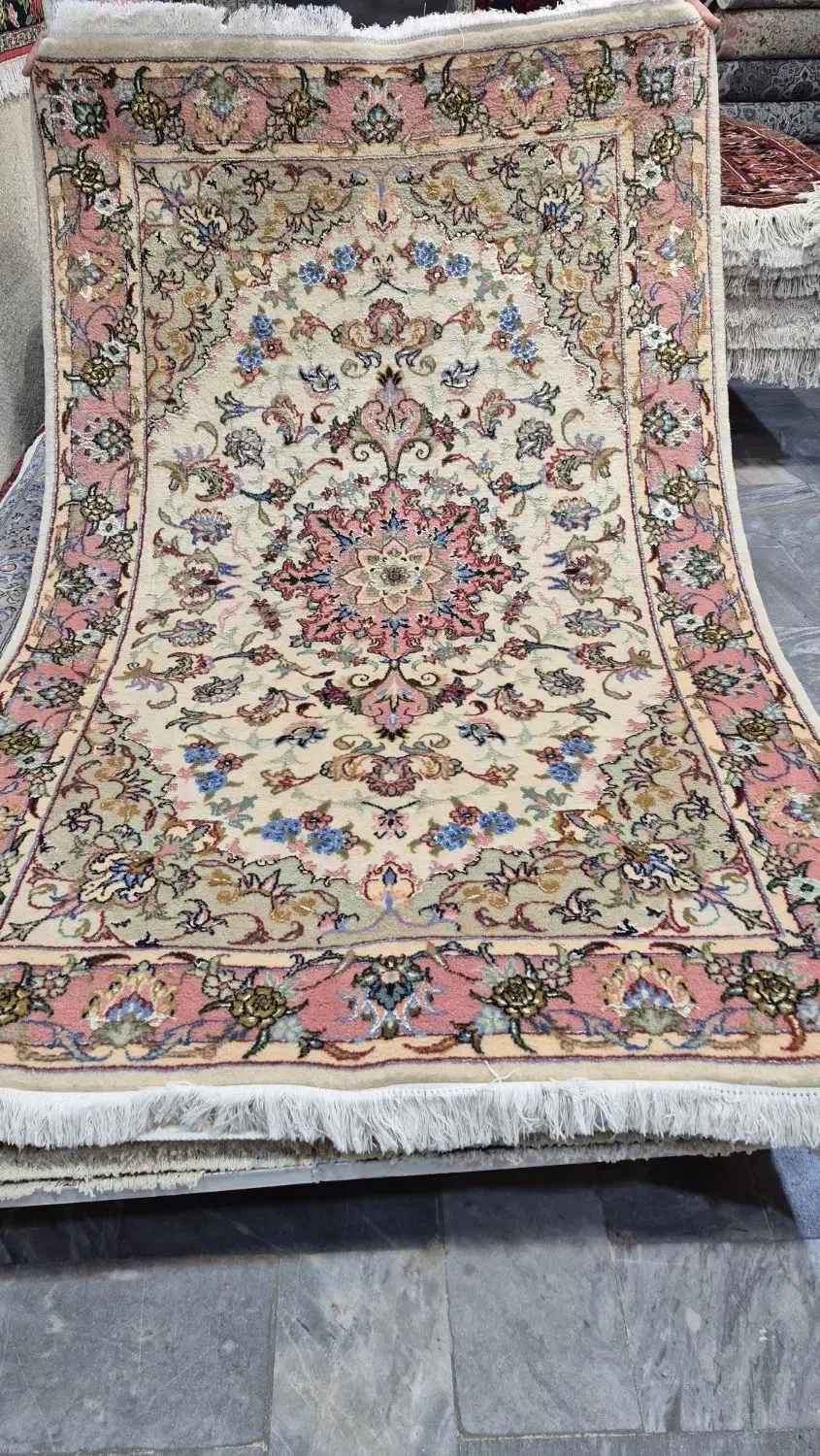 قالیچه دستباف گل ابریشم کاشمر نقشه تبریز|فرش|کرج, برغان|دیوار