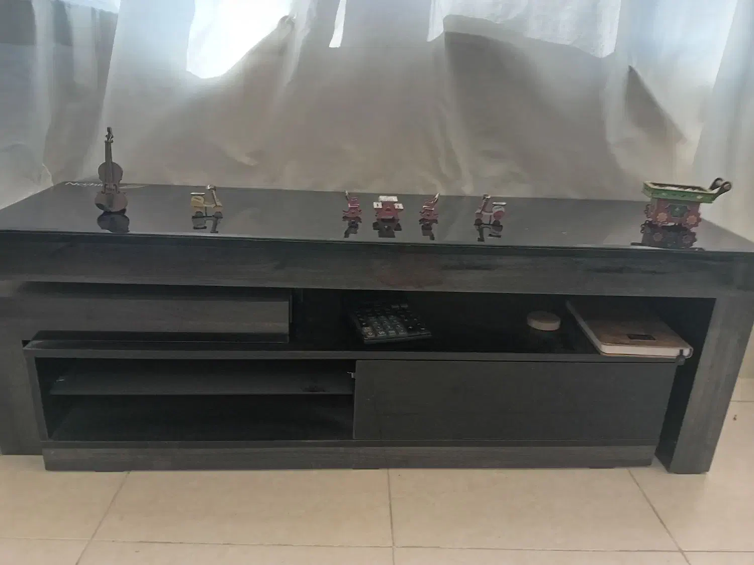 میزتلویزیزیون در حدنونو خیلی تمیز اصلا استفاده نشه|میز تلویزیون|تهران, شهید رجایی|دیوار