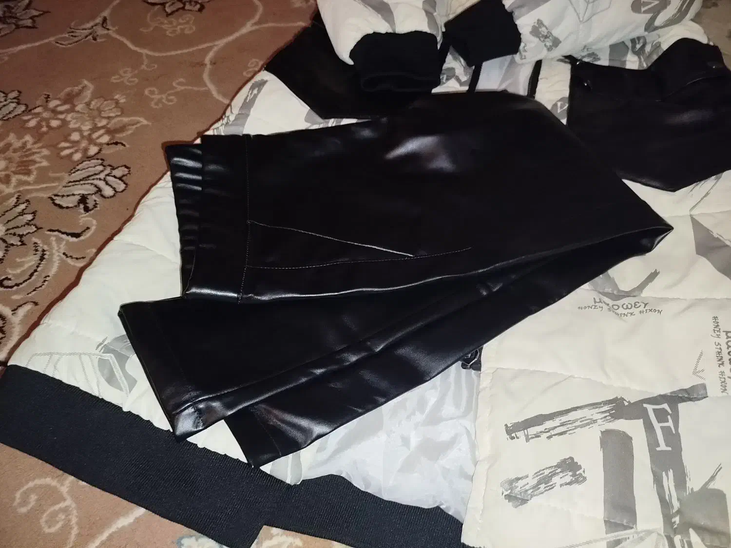 کاپشن و شلوار چرم|لباس|یاسوج, |دیوار