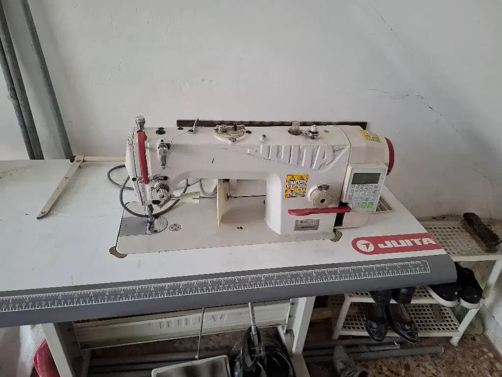 سر نخ زن|چرخ خیاطی و ریسندگی|پیشوا, |دیوار