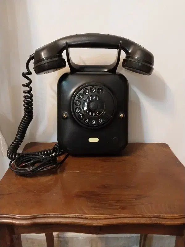 تلفن دیواری قدیمی المانی زیمنس تمیز وسالم|کلکسیون اشیاء عتیقه|تهران, جنت‌آباد مرکزی|دیوار