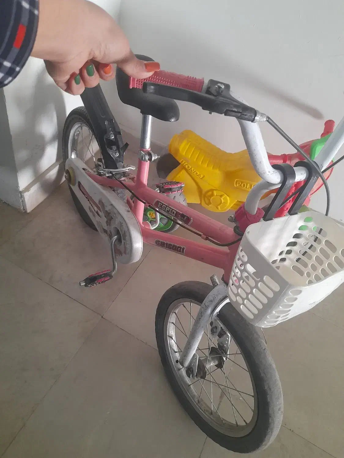 دوچرخه۱۶|دوچرخه، اسکیت، اسکوتر|پرند, فاز ۵|دیوار