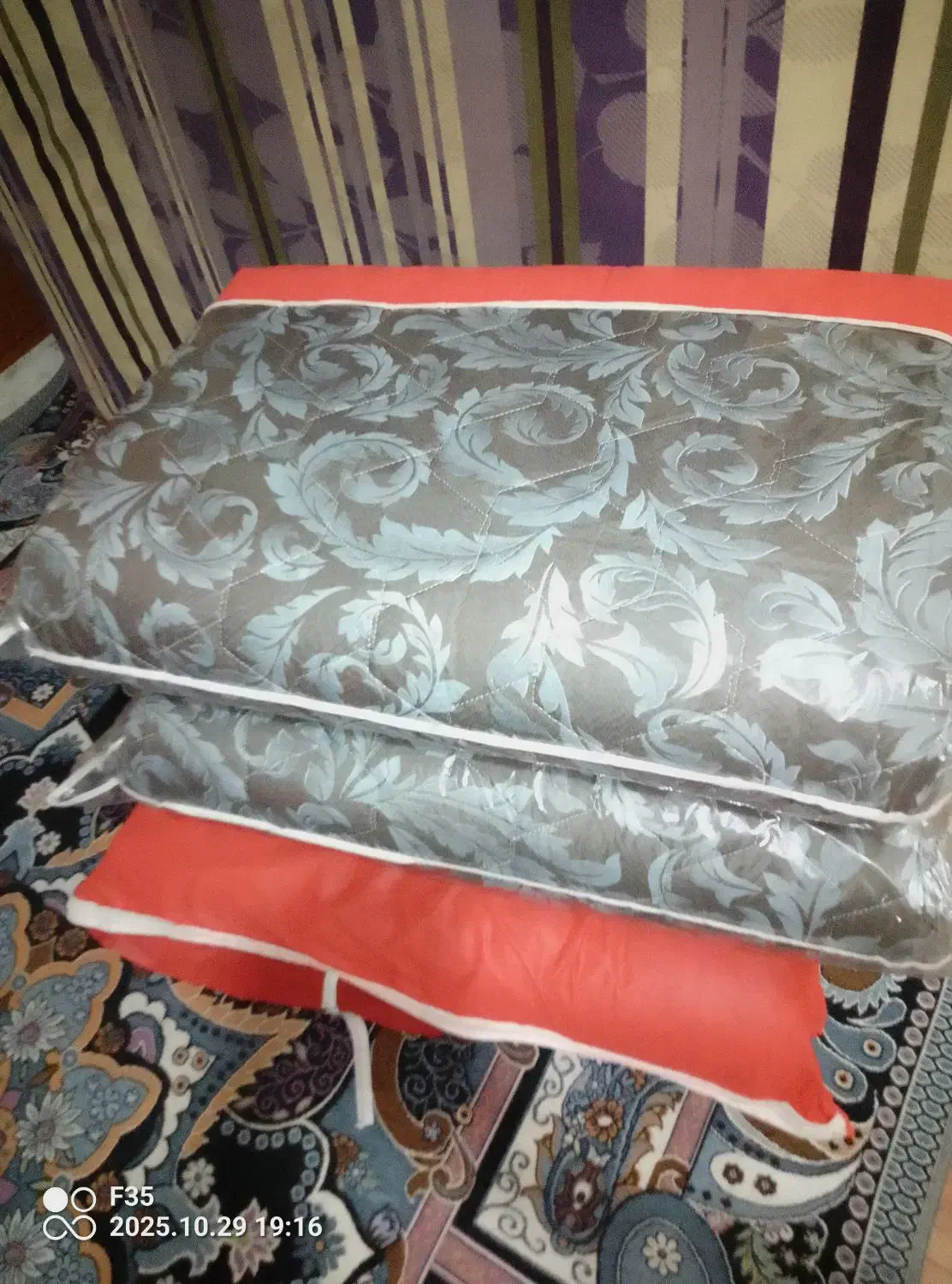 رختخواب روفرشی|روفرشی|باوی, |دیوار