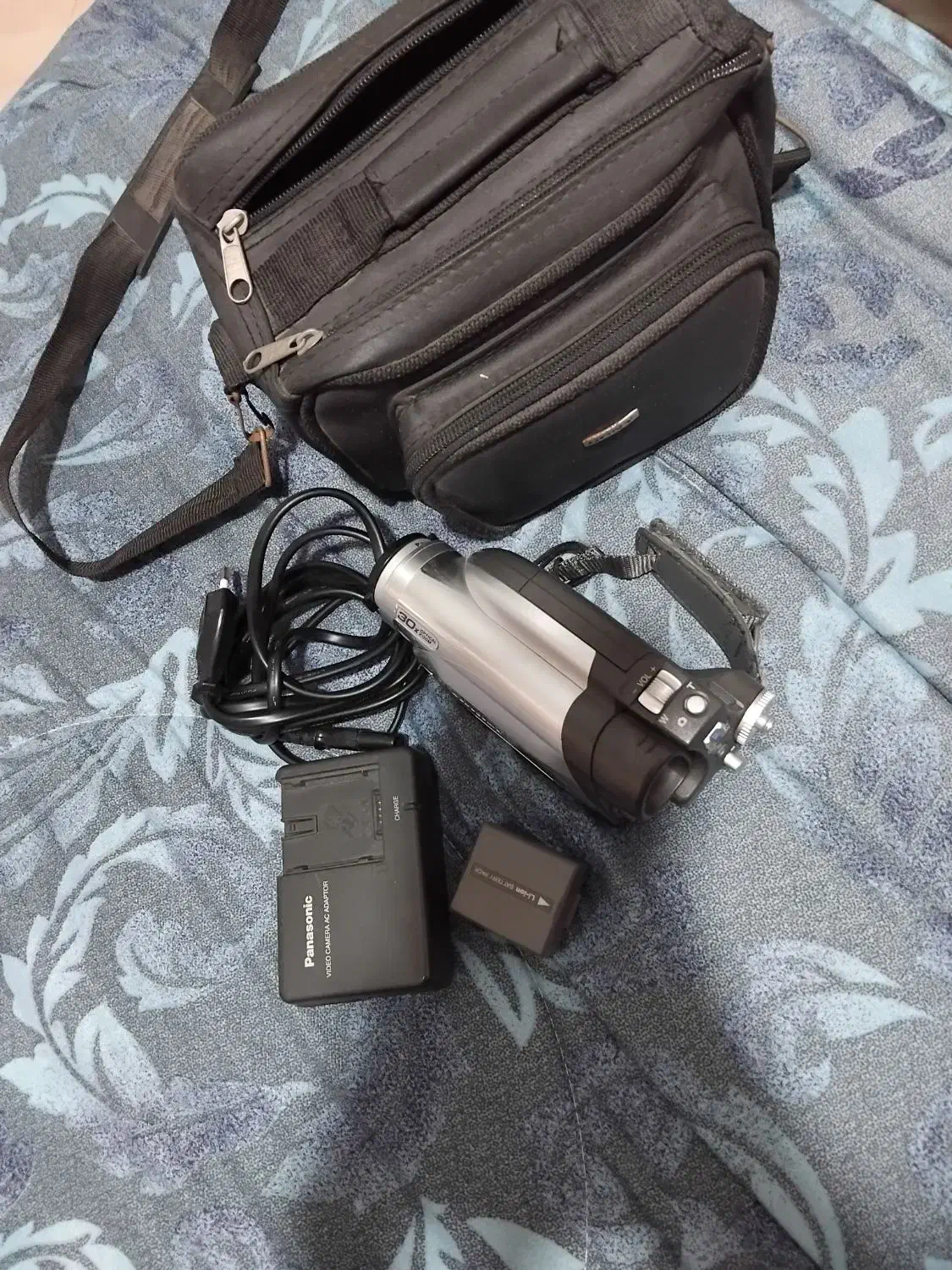 دوربین فیلمبرداری و عکاسی پاناسونیک|دوربین عکاسی و فیلم‌برداری|مشهد, سجاد شهر|دیوار