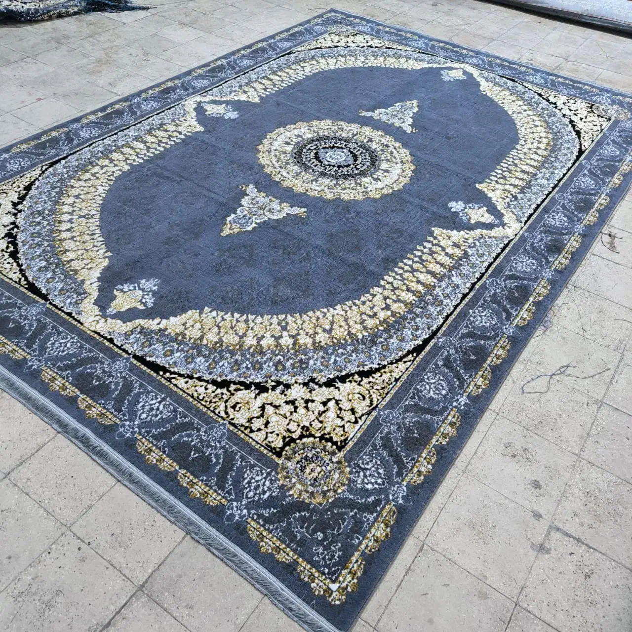 فرش نو به قیمت دست دوم|فرش|شیراز, شهرک مهدیآباد|دیوار